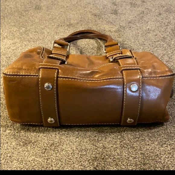 Small to medium size totes style purse. - Picture 3 of 3